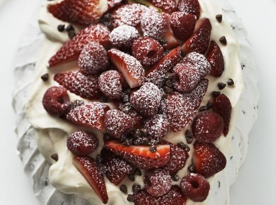 Chocolate Chip Easter Pavlova