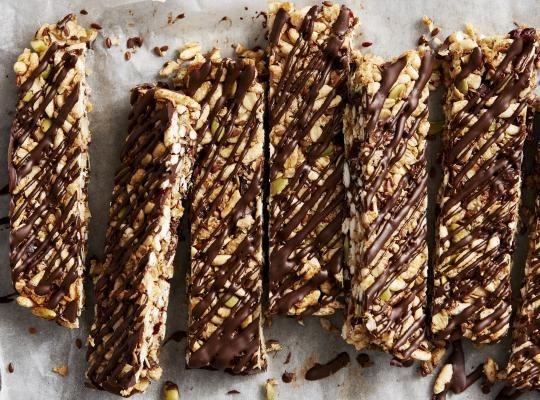 Healthy Dark Chocolate & Cranberry Granola Bar