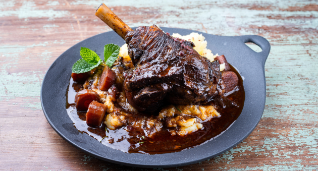 Lamb Shanks with Red Wine & Rosemary Jus-Lie, Mash & Green Beans