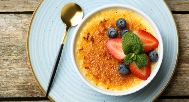 Crème Brûlée with Seasonal Fruits