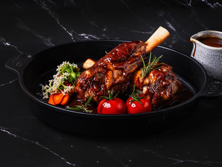 Lamb Shanks wirth Shirz Jus Lie
