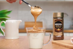 NESCAFÉ Dalgona horizontal