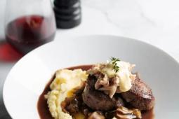 Veal with Mushroom, mash & Gravy