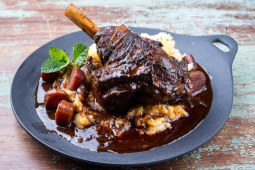 Lamb Shanks with Red Wine &amp; Rosemary Jus-Lie, Mash &amp; Green Beans