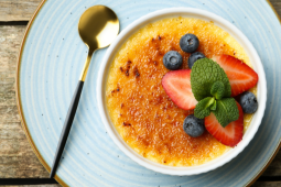 Crème Brûlée with Seasonal Fruits